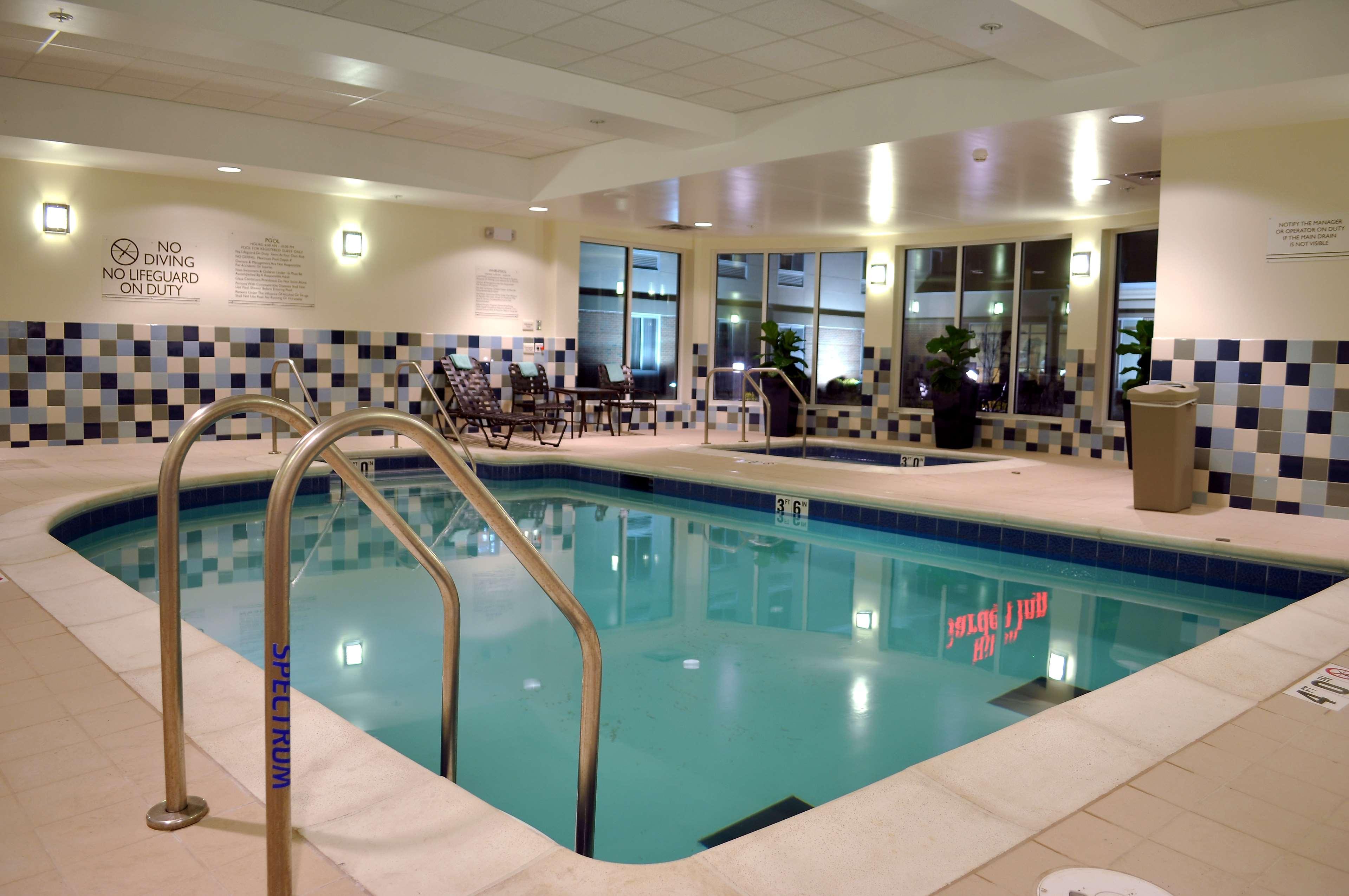 Berkeley Hilton Garden Inn St. Louis Airport מראה חיצוני תמונה