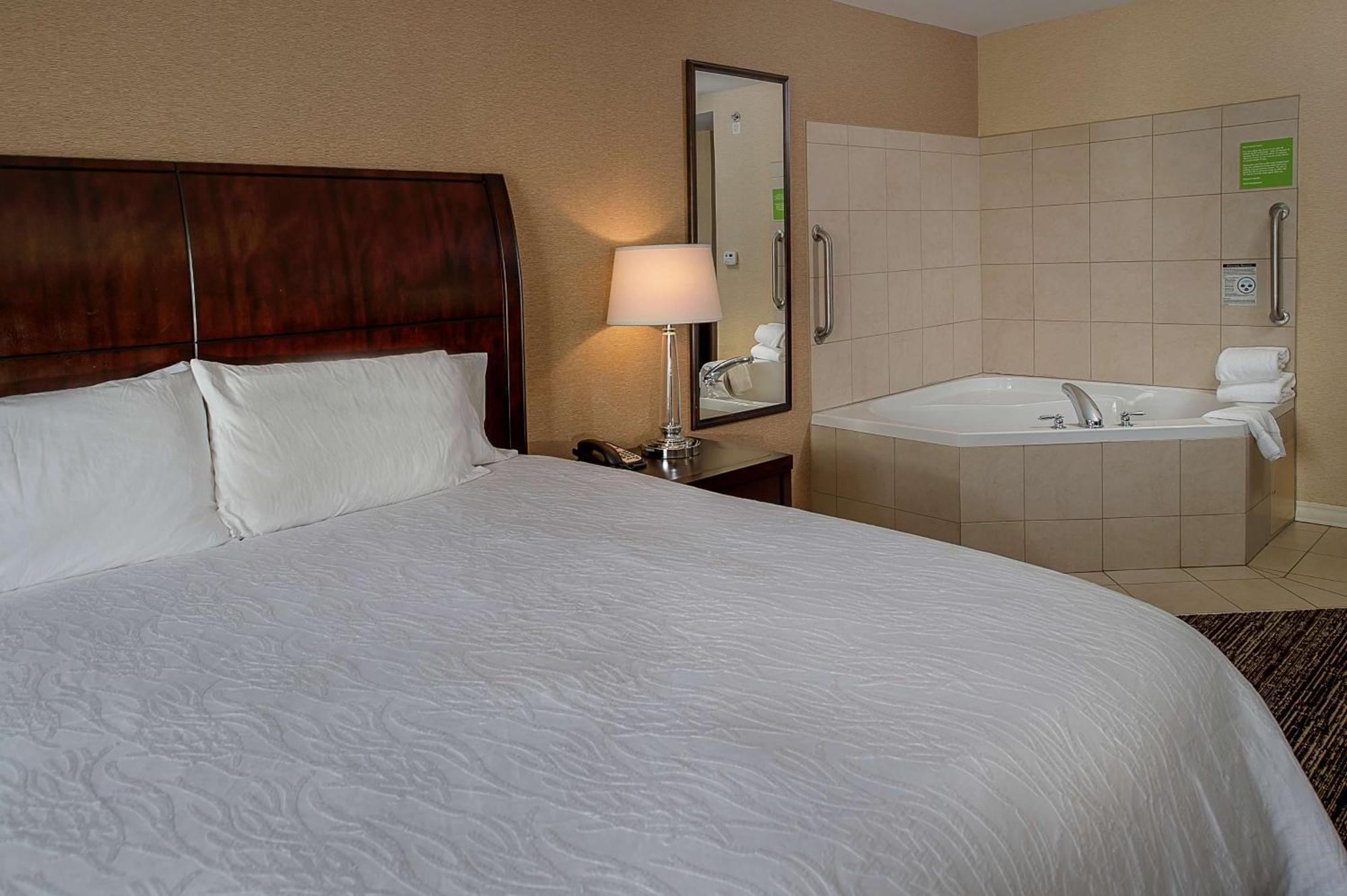 Berkeley Hilton Garden Inn St. Louis Airport מראה חיצוני תמונה