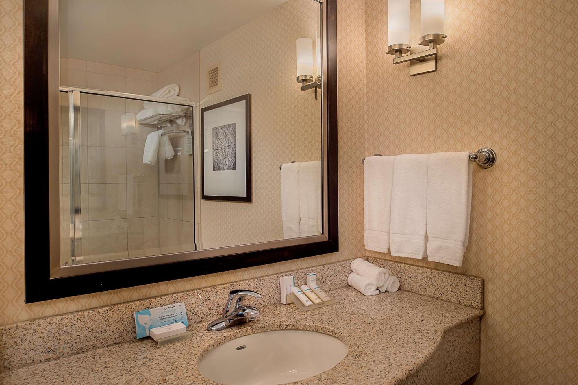 Berkeley Hilton Garden Inn St. Louis Airport מראה חיצוני תמונה