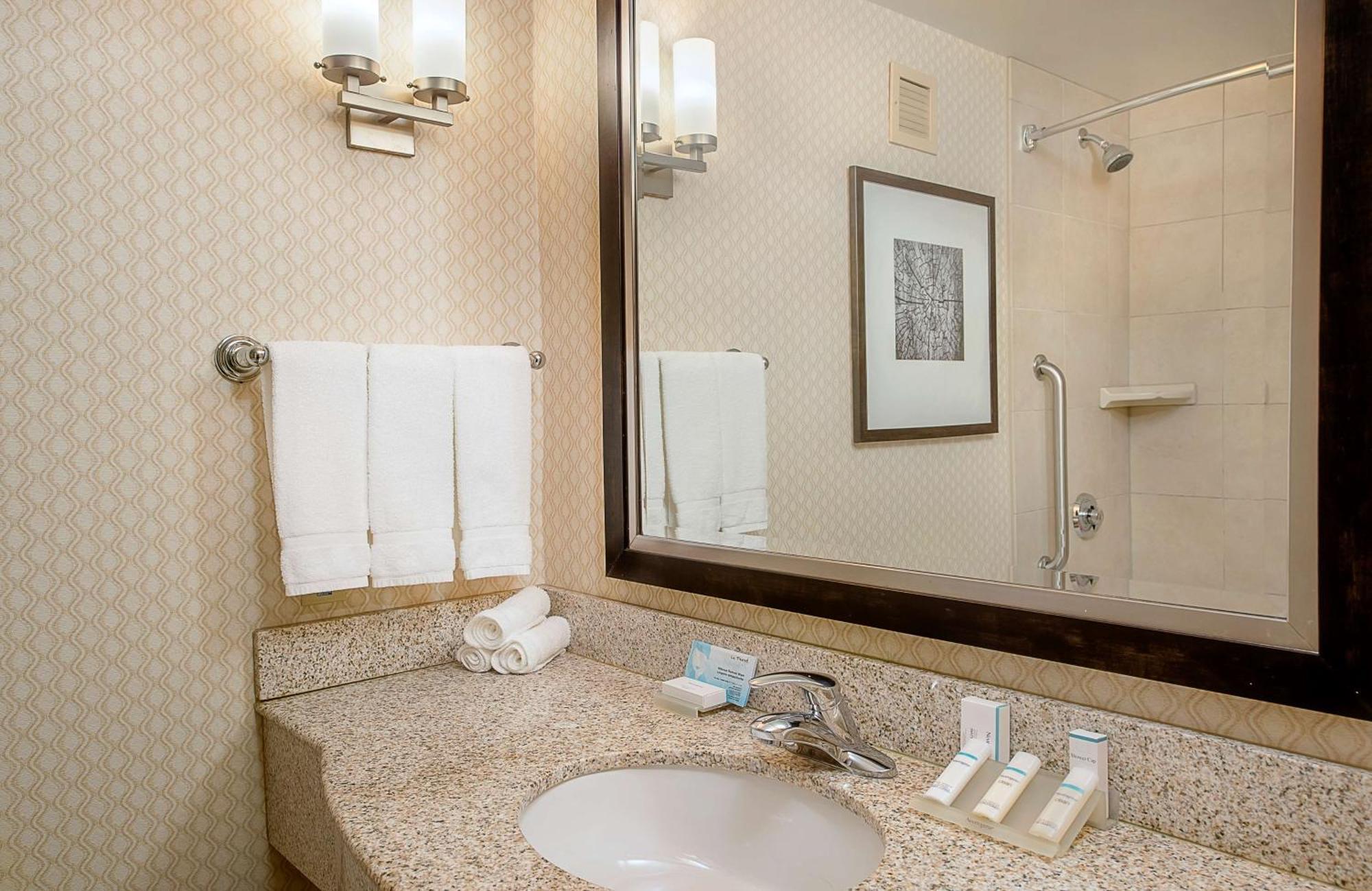 Berkeley Hilton Garden Inn St. Louis Airport מראה חיצוני תמונה